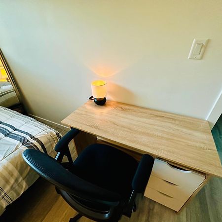 Cozy & Bright Home With Parking Виктория Екстериор снимка
