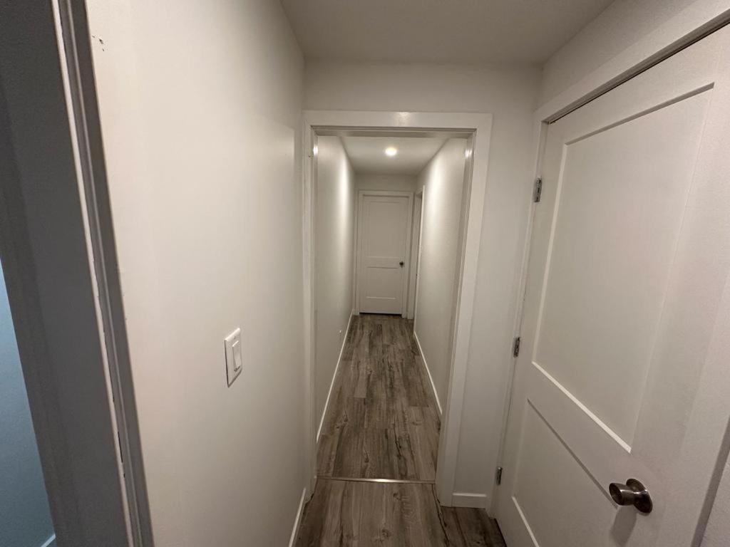 Cozy & Bright Home With Parking Виктория Екстериор снимка