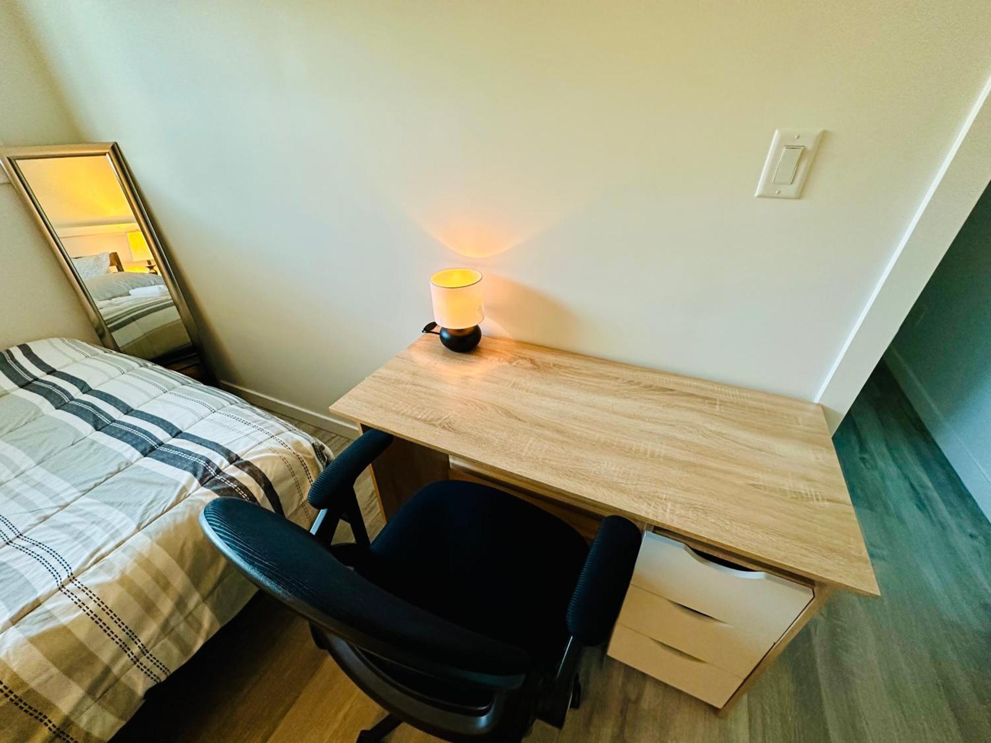 Cozy & Bright Home With Parking Виктория Екстериор снимка