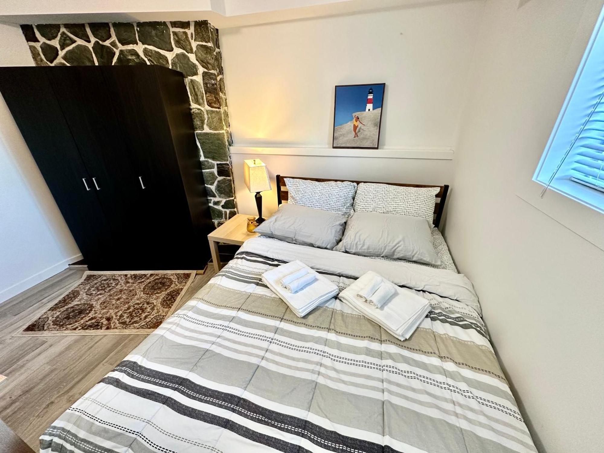 Cozy & Bright Home With Parking Виктория Екстериор снимка